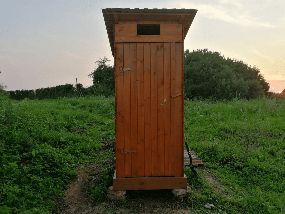 Фото до матеріалу: Як позбутися неприємного запаху в дачному туалеті за 10 гривень: простий рецепт