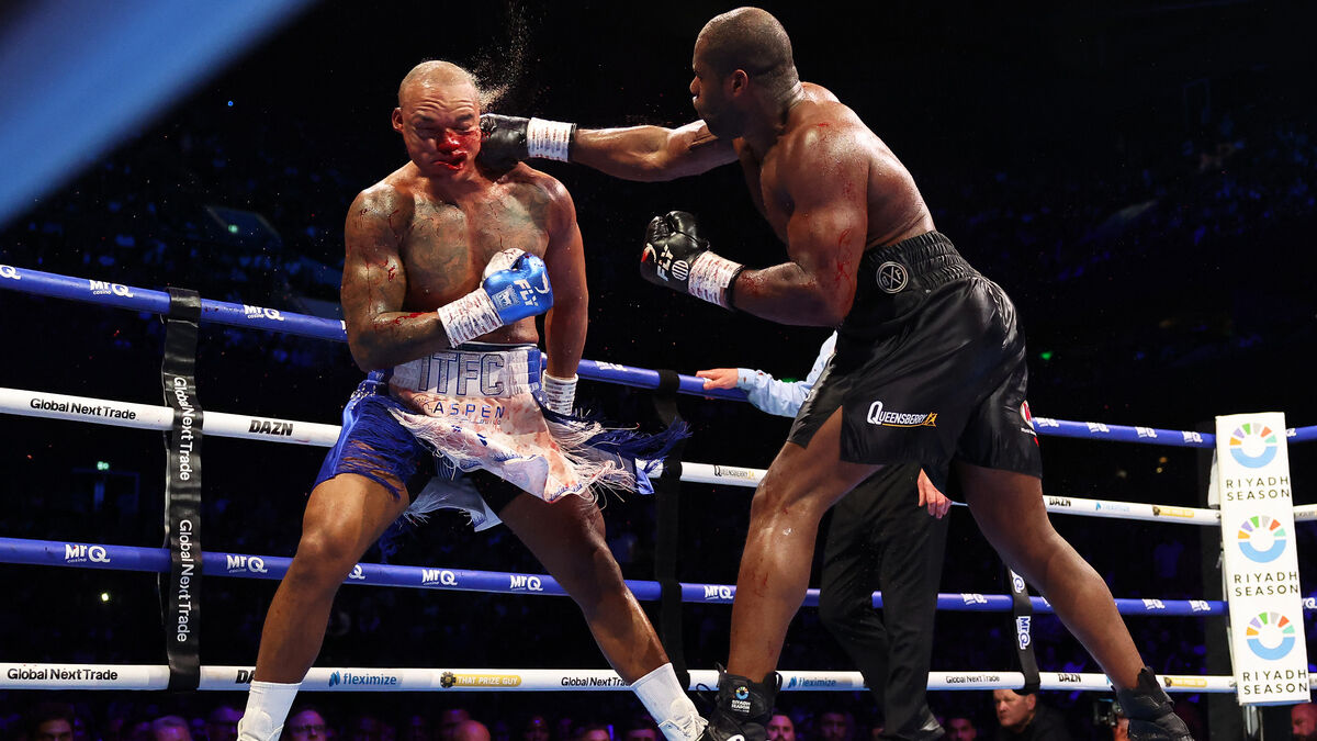 Фото до матеріалу: Дюбуа здобуває титул WBO: кривавий нокаут Вордлі в 11 раунді