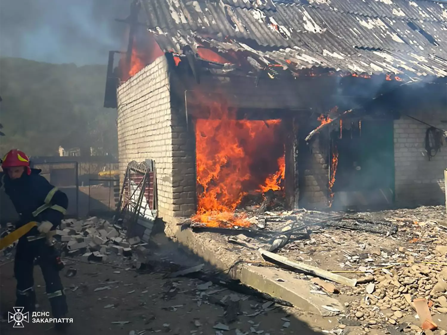 Фото до матеріалу: Пожежа на Хустщині: 75-річний господар отримав опіки, намагаючись врятувати майно
