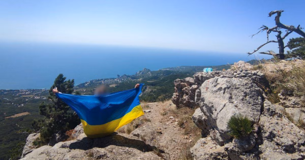 Фото до матеріалу: Реакції на розслідування про «Жовту стрічку»: безпека активістів чи політика донорів?