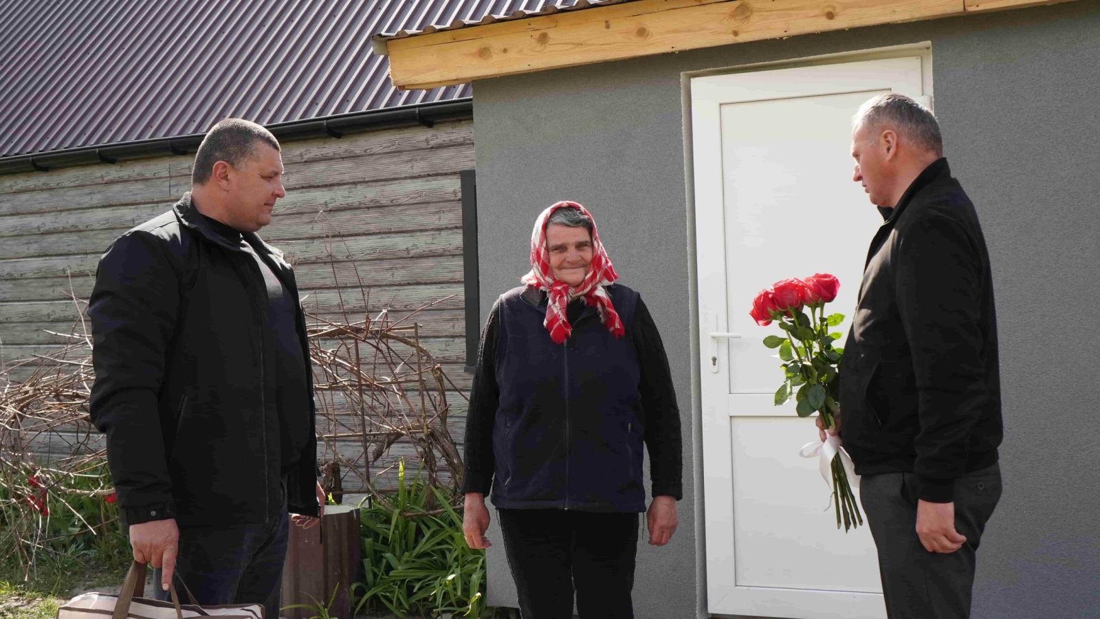 Фото до матеріалу: У Ратнівській громаді привітали маму загиблого захисника з днем народження