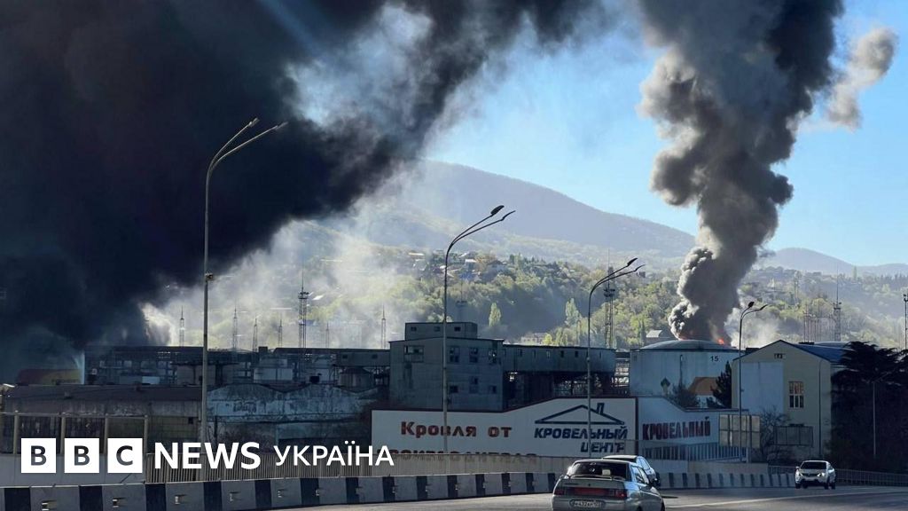 Фото до матеріалу: Туапсе: третя пожежа на нафтопереробному заводі локалізована, але екологічна загроза залишається