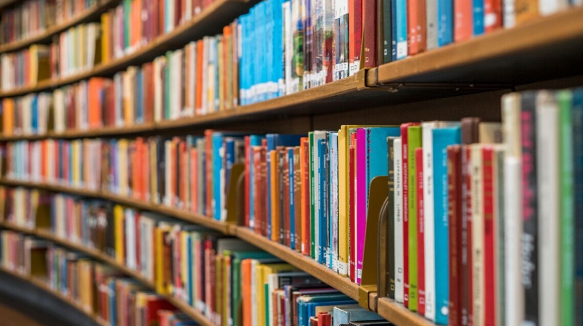 Фото до матеріалу: Хто купує книги за програмою єКнига: топ авторів та регіонів