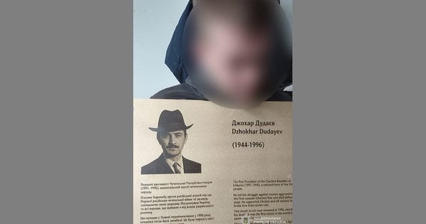 Фото до матеріалу: У Львові затримали трьох 18-річних, що викрали меморіальну таблицю Джохару Дудаєву