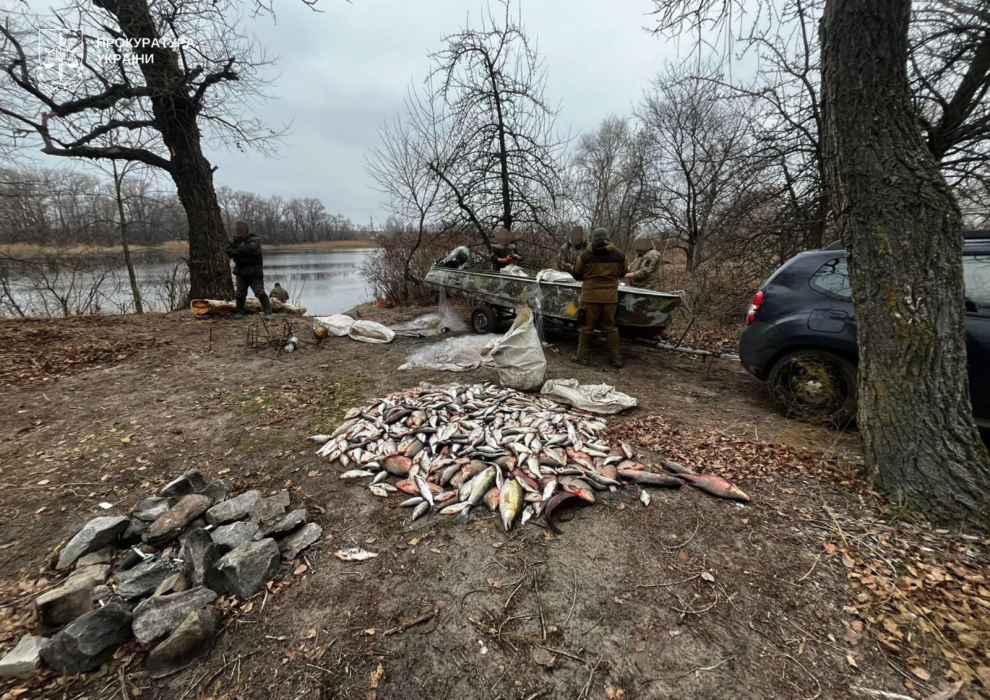 Фото до матеріалу: Рецидивіст на Кіровоградщині незаконно виловив рибу на 2,5 мільйона гривень