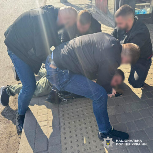Фото до матеріалу: У Києві затримали «генерала», який вимагав 15 тисяч доларів за фейкову непридатність до служби
