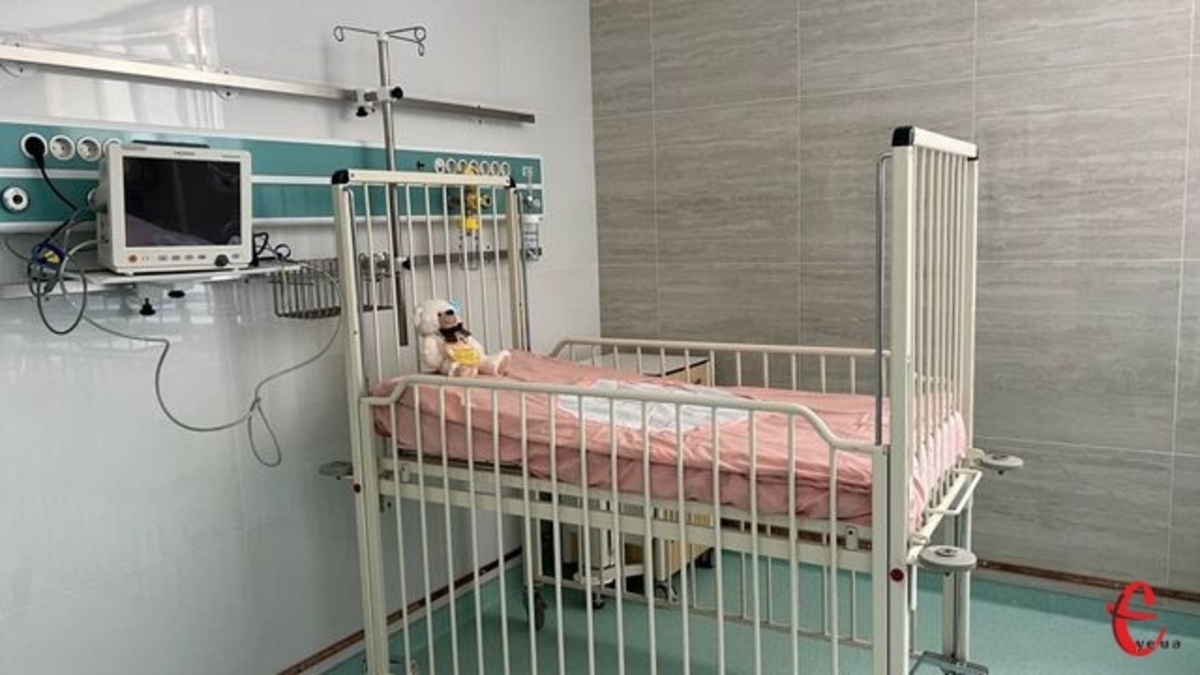 Фото до матеріалу: Дитина у реанімації після падіння з вікна шостого поверху у Хмельницькому
