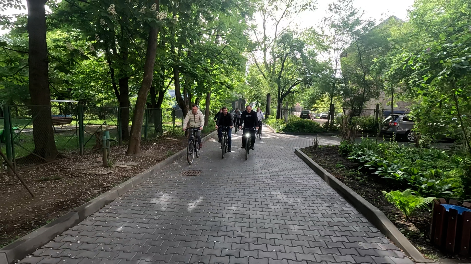 Фото до матеріалу: Міський голова Івано-Франківська провів ранкову інспекцію центру міста