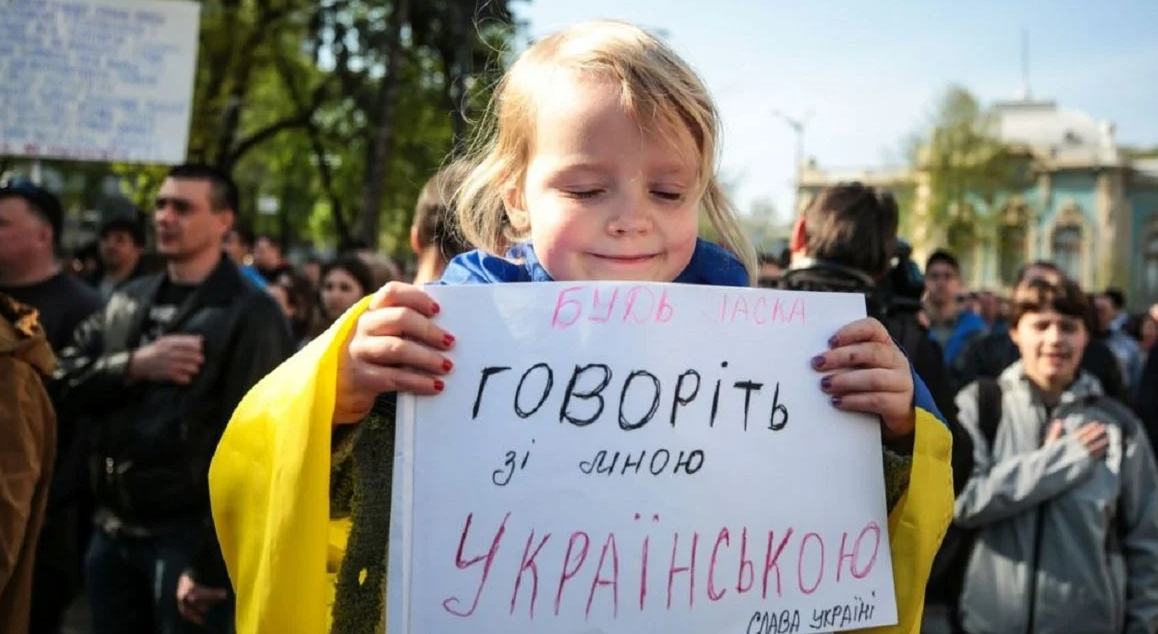 Фото до матеріалу: У 2025 році українці активніше скаржаться на мовні порушення: звіт омбудсмена