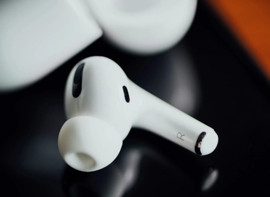 Фото до матеріалу: Apple розробляє AirPods Pro з камерами для штучного інтелекту