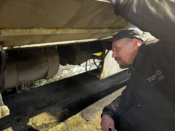 Фото до матеріалу: Ветеран війни Анатолій Григораш повернувся до роботи на вінницьких трамваях