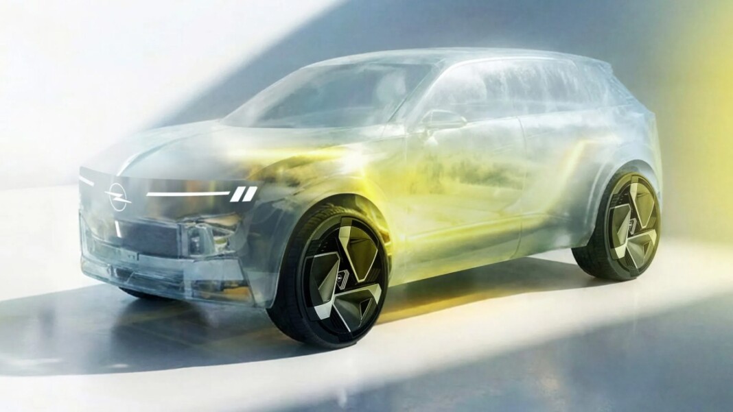 Фото до матеріалу: Opel запустить новый кросовер на китайской платформе: 900 км хода и сокращение штата в Германии