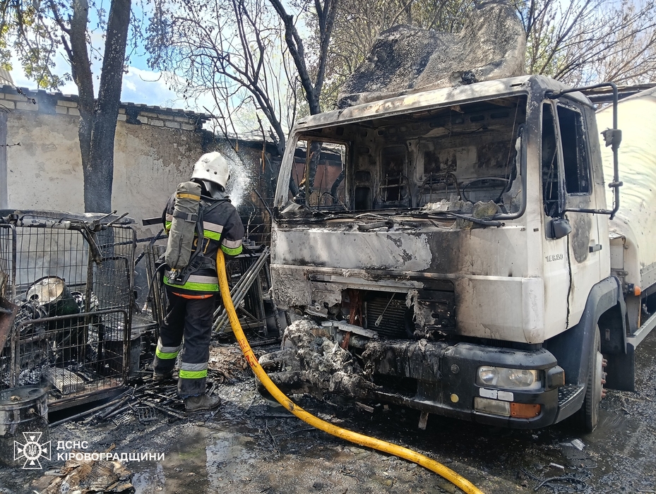 Фото до матеріалу: У Долинській загасили пожежу вантажівки: деталі інциденту