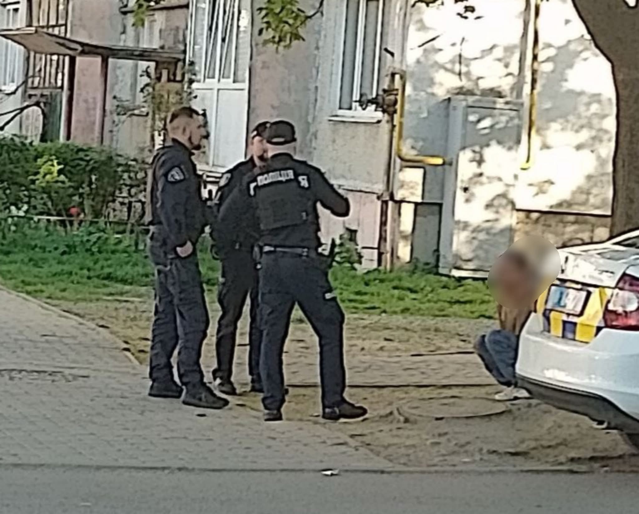 Фото до матеріалу: У Франківську затримали п'яного чоловіка з ножем на вулиці Вовчинецькій