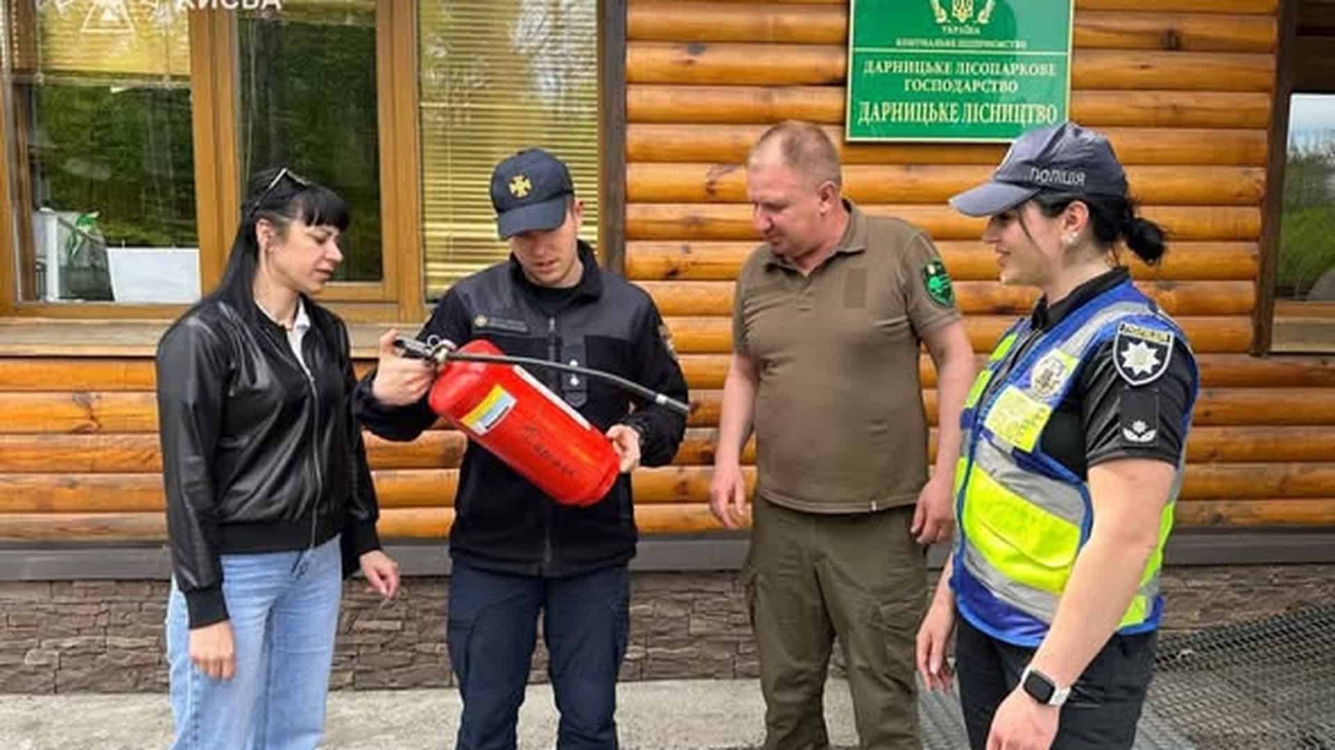 Фото до матеріалу: ДСНС посилює протипожежну безпеку в лісах Києва