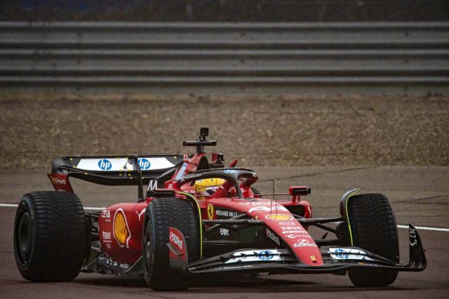 Фото до матеріалу: Хемілтон: Було неймовірно відчути пристрасть фанатів Ferrari