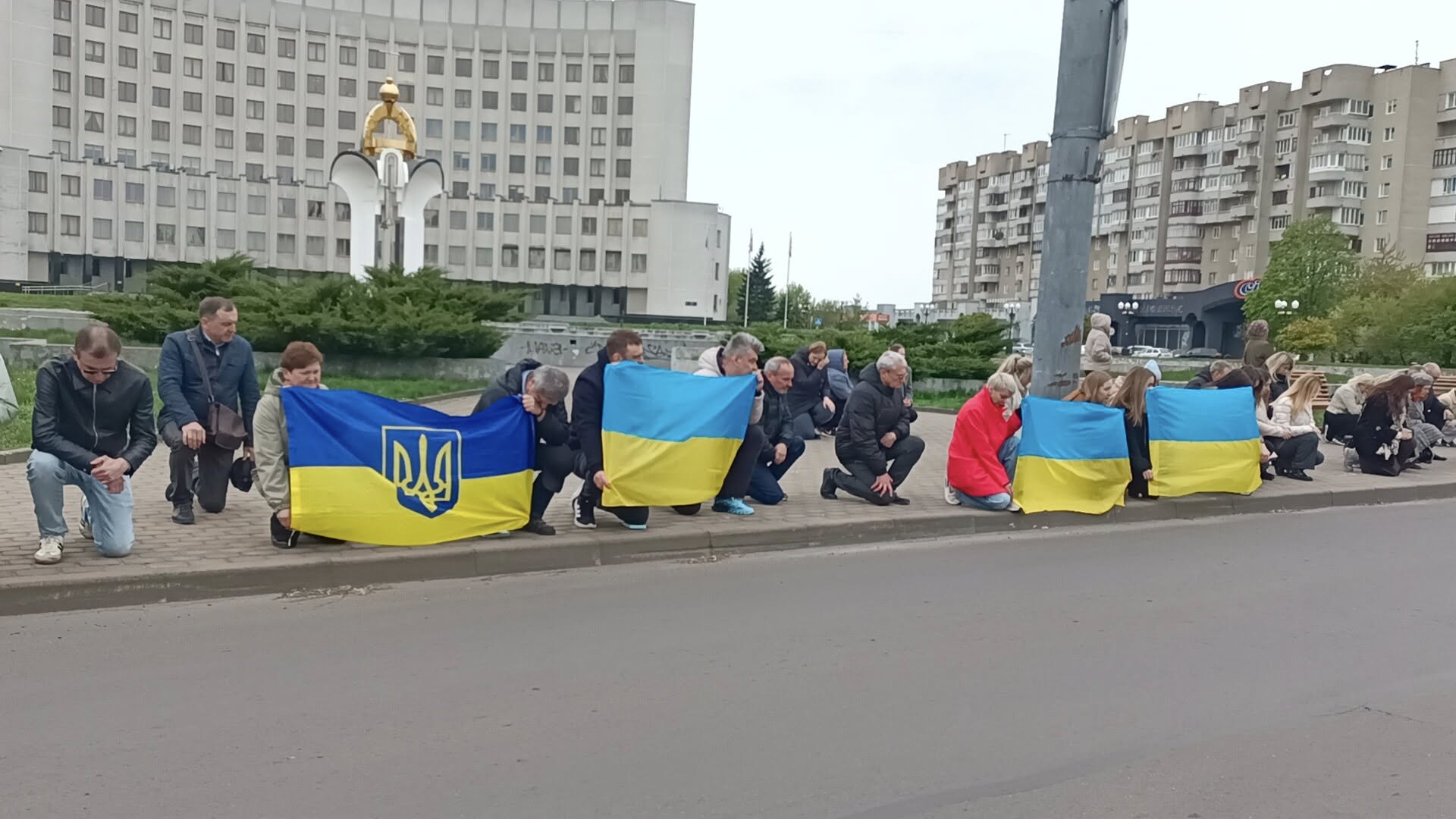 Фото до матеріалу: Підгайцівська громада провела в останню дорогу захисника України Миколу Андрійчука