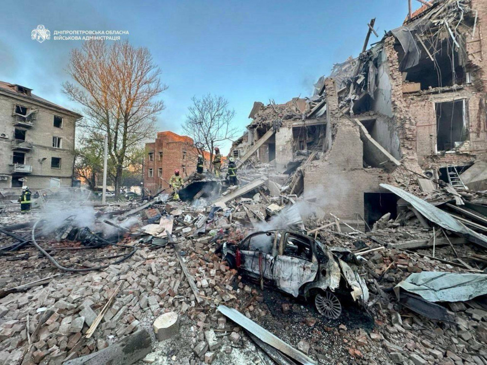 Фото до матеріалу: Масовані атаки 25 квітня: росіяни влучили в житлові будинки та інфраструктуру України
