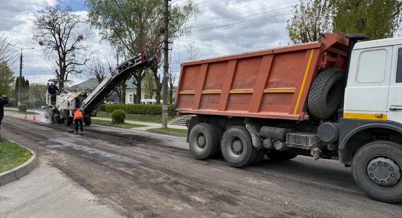 Фото до матеріалу: У Буську завершили ремонт вулиці Євгена Петрушевича