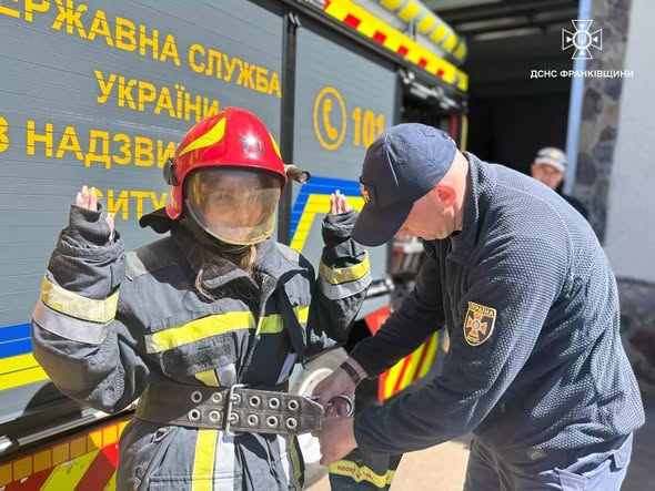 Фото до матеріалу: Школярі Долинського ліцею відвідали пожежну частину у Калуші