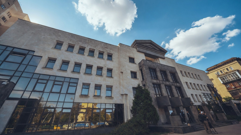 Фото до матеріалу: Комісія Власенка-Бужанського запитала Богдана Крикливенка про зарплати, житло та тімбілдінг у Кракові