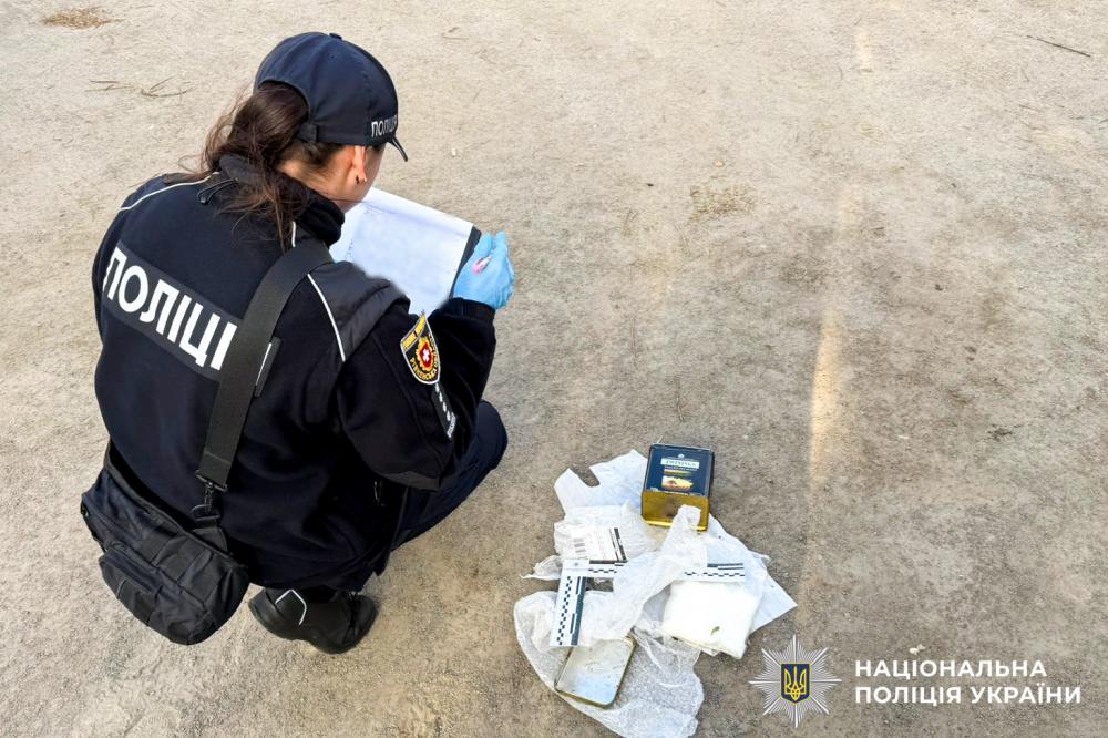 Фото до матеріалу: У Костополі поліцейські затримали наркоторговця, який розповсюджував наркотики через інтернет-чати