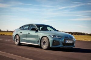 Фото до матеріалу: З 15 років на мопеді, з 17 — за кермом авто: в Україні готують масштабну реформу водійських прав