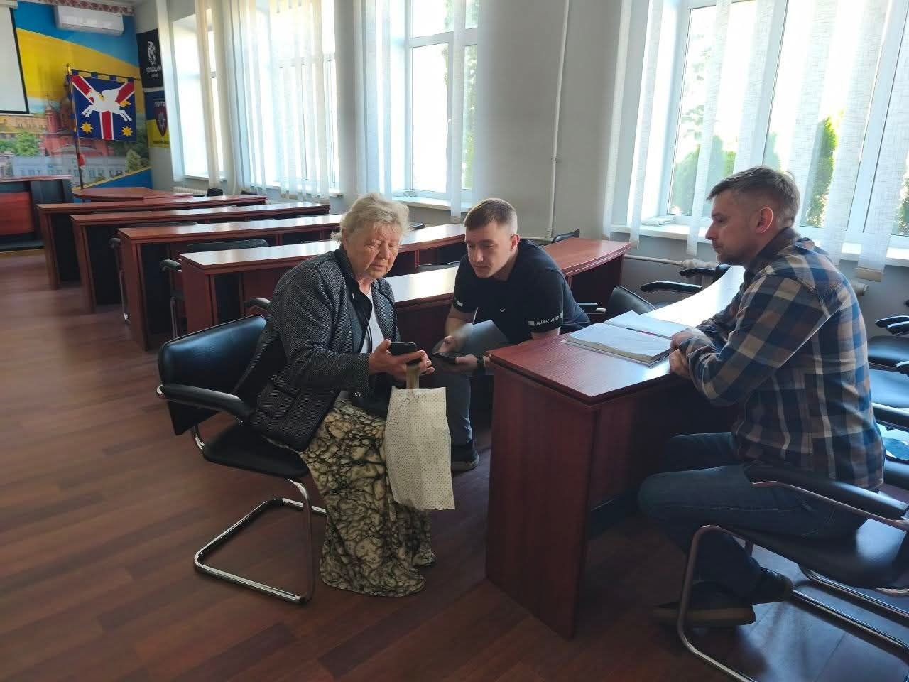 Фото до матеріалу: Мешканці Жмеринки звернулися до депутатів з питаннями лікування та сміттєвих майданчиків