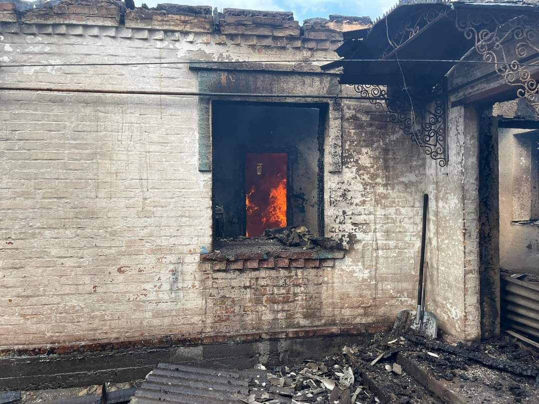 Фото до матеріалу: У Криворізькому районі пожежа знищила приватні будинки в Новоіванівці