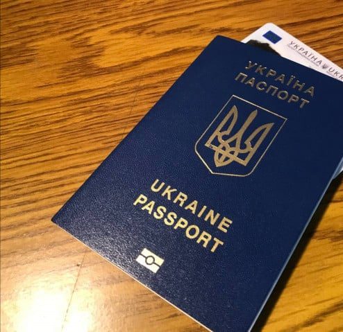 Фото до матеріалу: Українці за кордоном отримуватимуть паспорти в сервісних центрах VFS Global