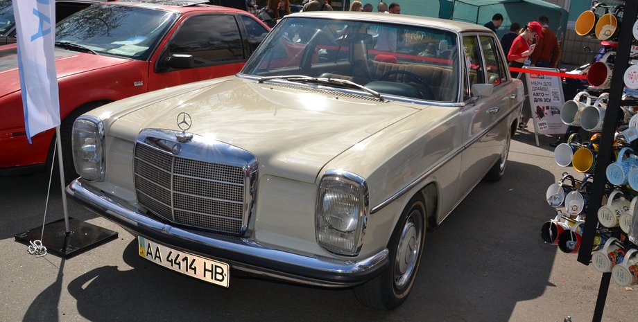 Фото до матеріалу: У Києві на виставці Old Car Land представили унікальний Mercedes 1970 року без реставрації