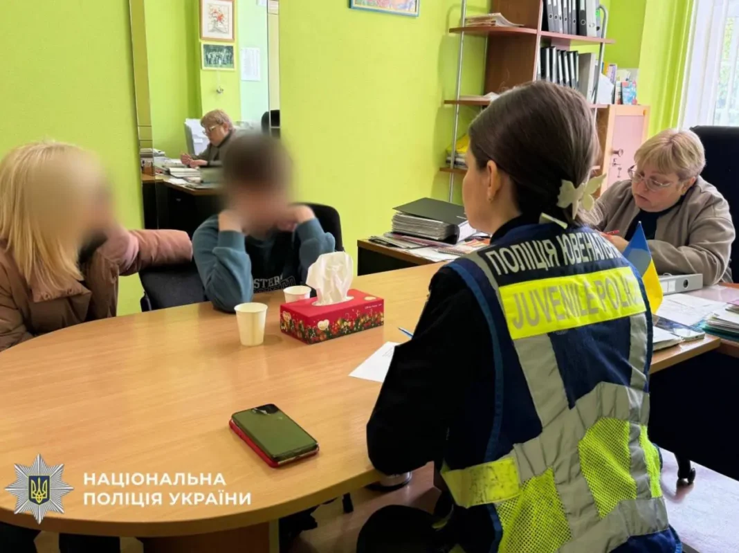 Фото до матеріалу: Поліція притягнула до відповідальності батьків двох школярів за фейкову загрозу нападу