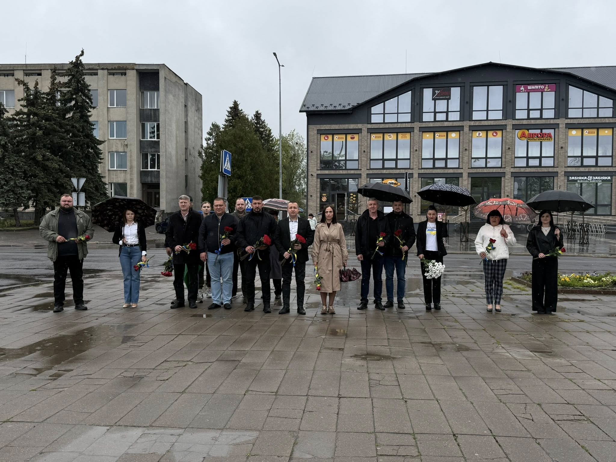 Фото до матеріалу: У Любомлі вшанували пам'ять загиблих у Другій світовій війні та захисників України