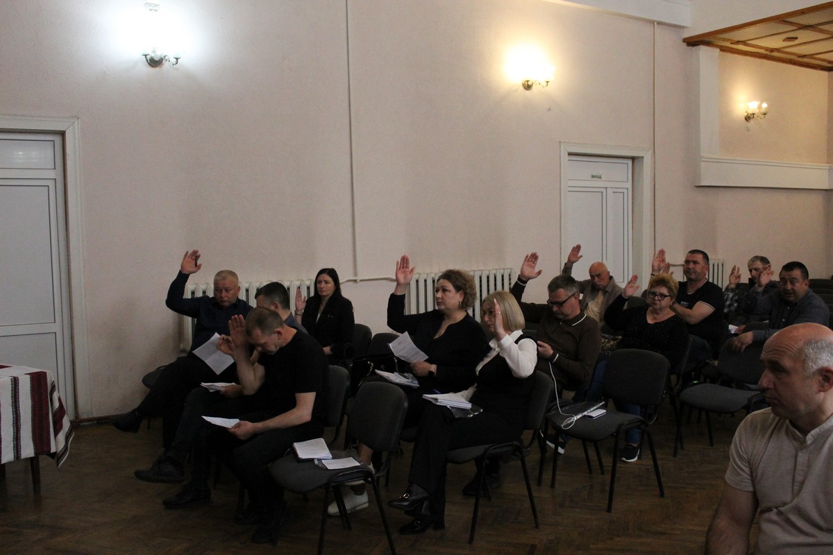 Фото до матеріалу: Делятинська селищна рада провела 67 сесію: нагородження та призначення