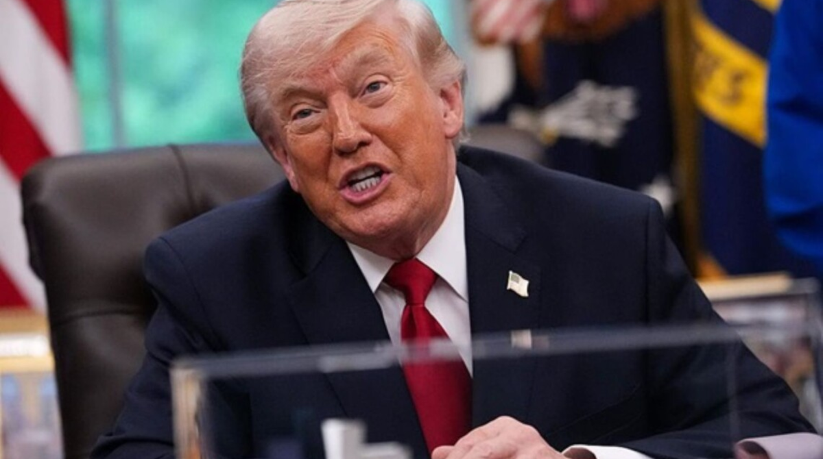 Фото до матеріалу: Трамп підвищує мито на авто з ЄС до 25% попри угоду