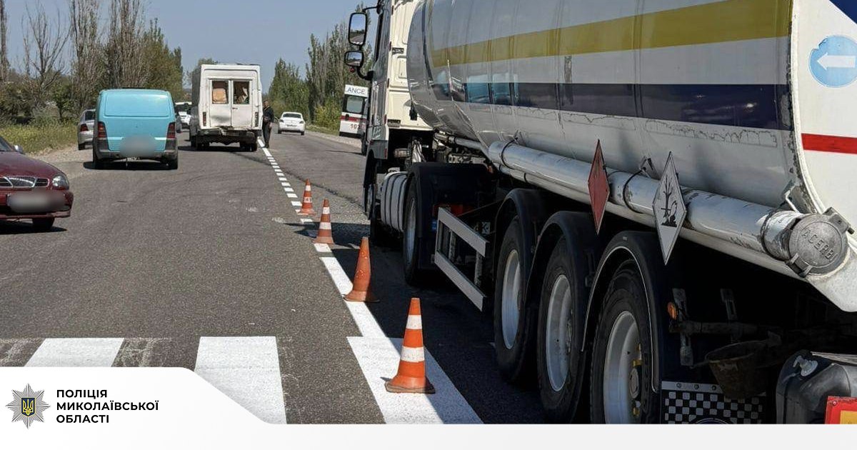 Фото до матеріалу: На Миколаївщині внаслідок ДТП з маршруткою і вантажівкою 5 травмованих (ФОТО)