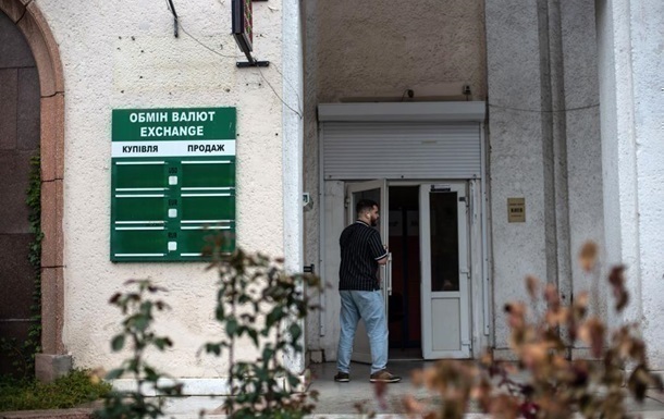 Фото до матеріалу: Гривня почала тиждень падінням в обмінниках