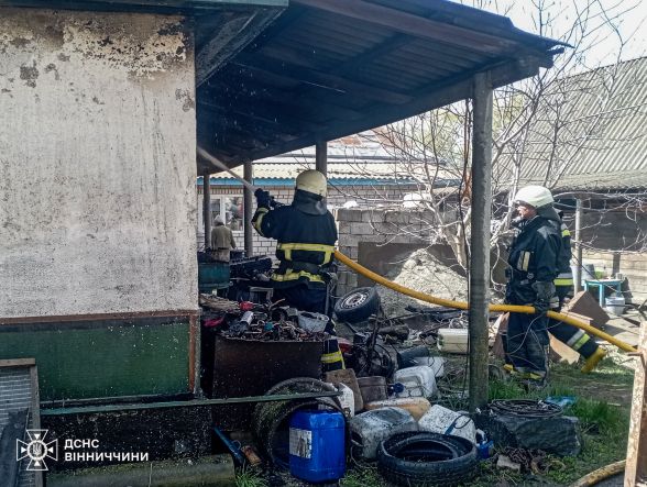 Фото до матеріалу: Пожежа на дитячому атракціоні у Вінниці: ще 18 пожеж за добу в області