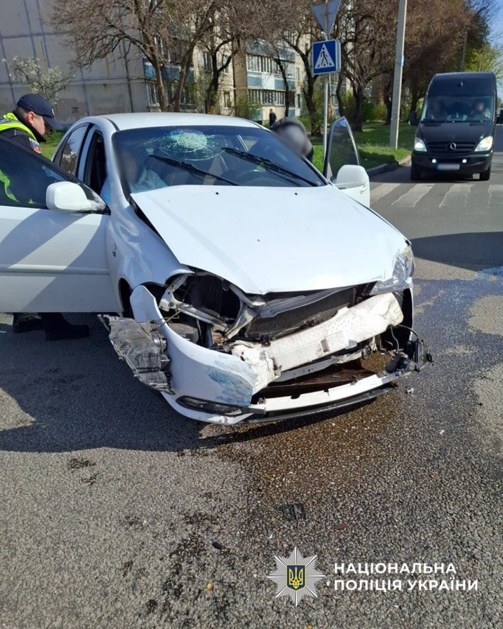 Фото до матеріалу: У Черкасах нетверезий водій перекинув мікроавтобус: є постраждалий
