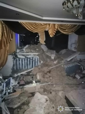 Фото до матеріалу: У Новому Бугу постраждала родина та пошкоджені будинки після ворожої атаки