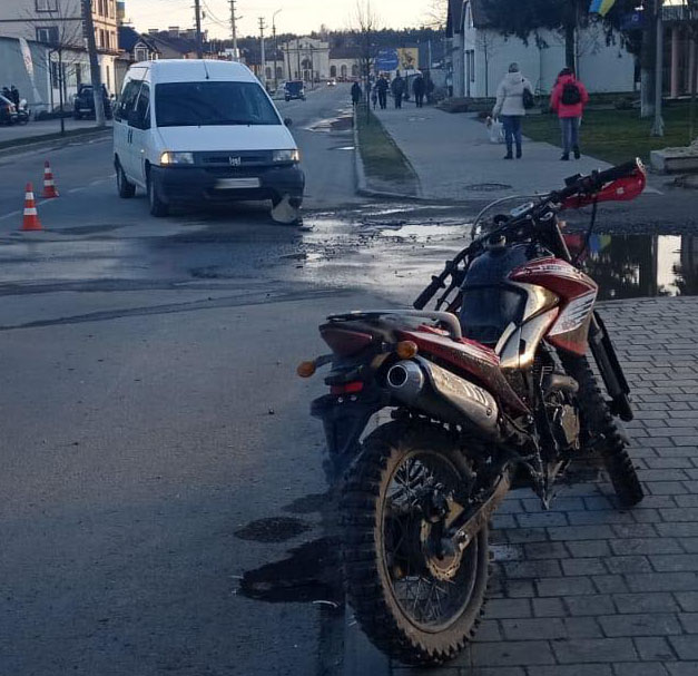 Фото до матеріалу: У Бродах мотоцикліст отримав травми після зіткнення з автомобілем