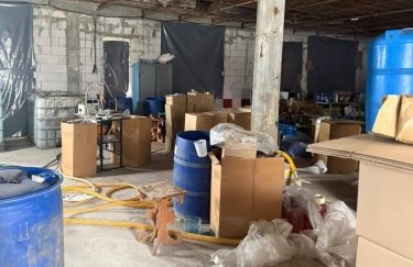 Фото до матеріалу: У Києві накрили підпільний цех алкоголю: вилучено спирту на 7 млн грн