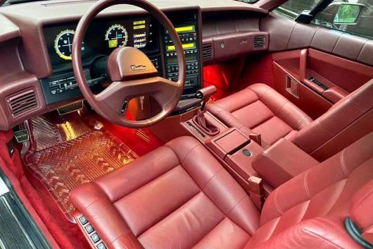 Фото до матеріалу: Золотий Cadillac Allante Дональда Трампа: історія унікального подарунка