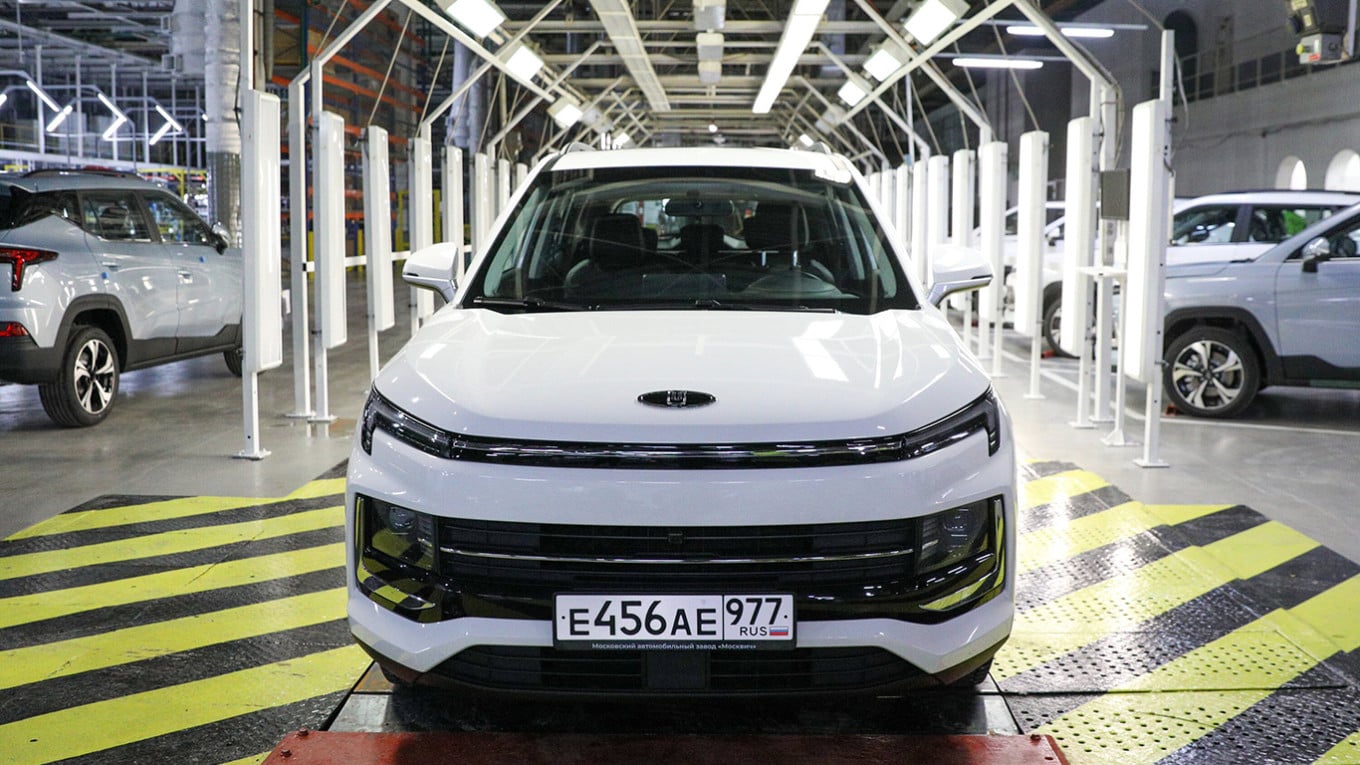 Фото до матеріалу: Росія перейшла на складання застарілих китайських автомобілів