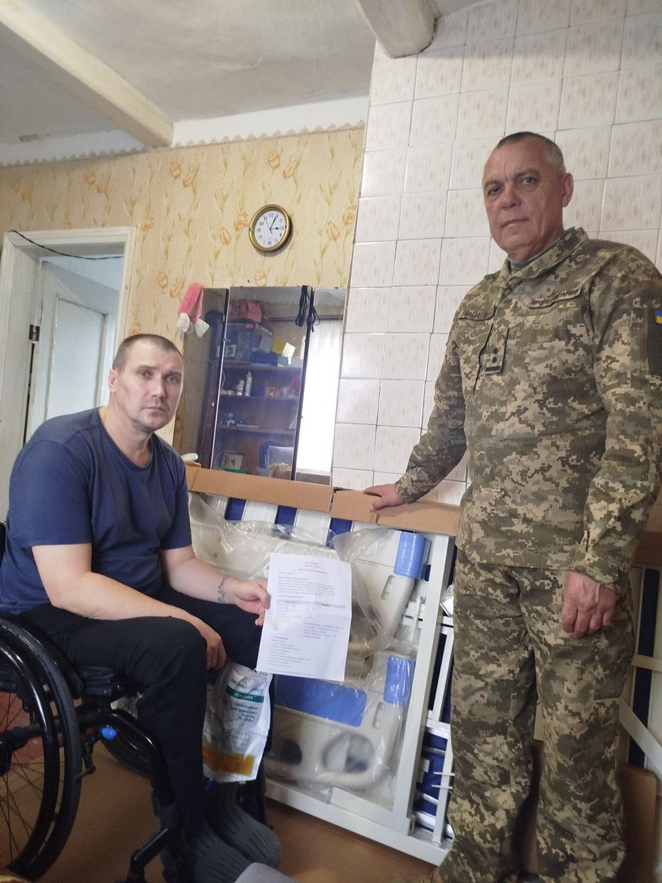 Фото до матеріалу: У Шполі волонтери передали ветерану з інвалідністю спеціальне медичне ліжко
