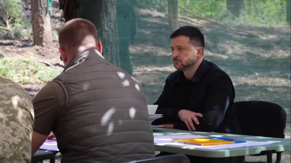 Фото до матеріалу: Зеленський відвідав Дніпропетровщину: нарада з військовими та візит до лікарні