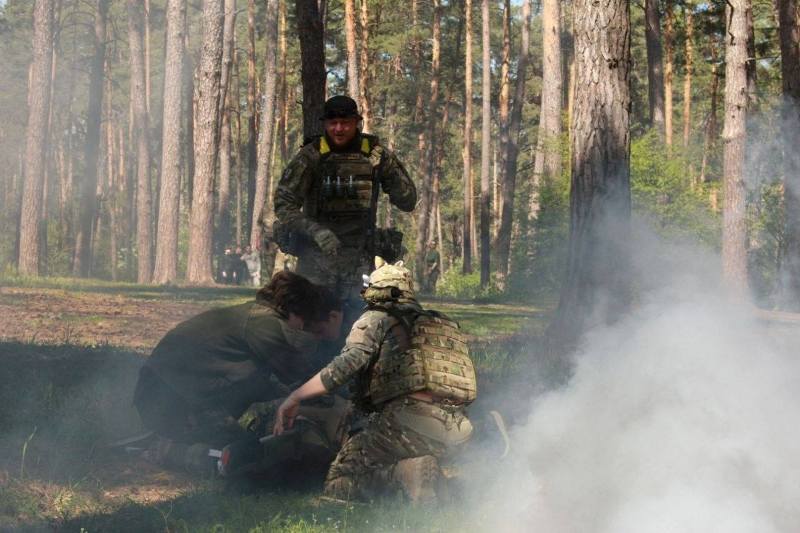 Фото до матеріалу: Студенти Черкащини успішно завершили курс національного супротиву: що вивчили та як долучитися