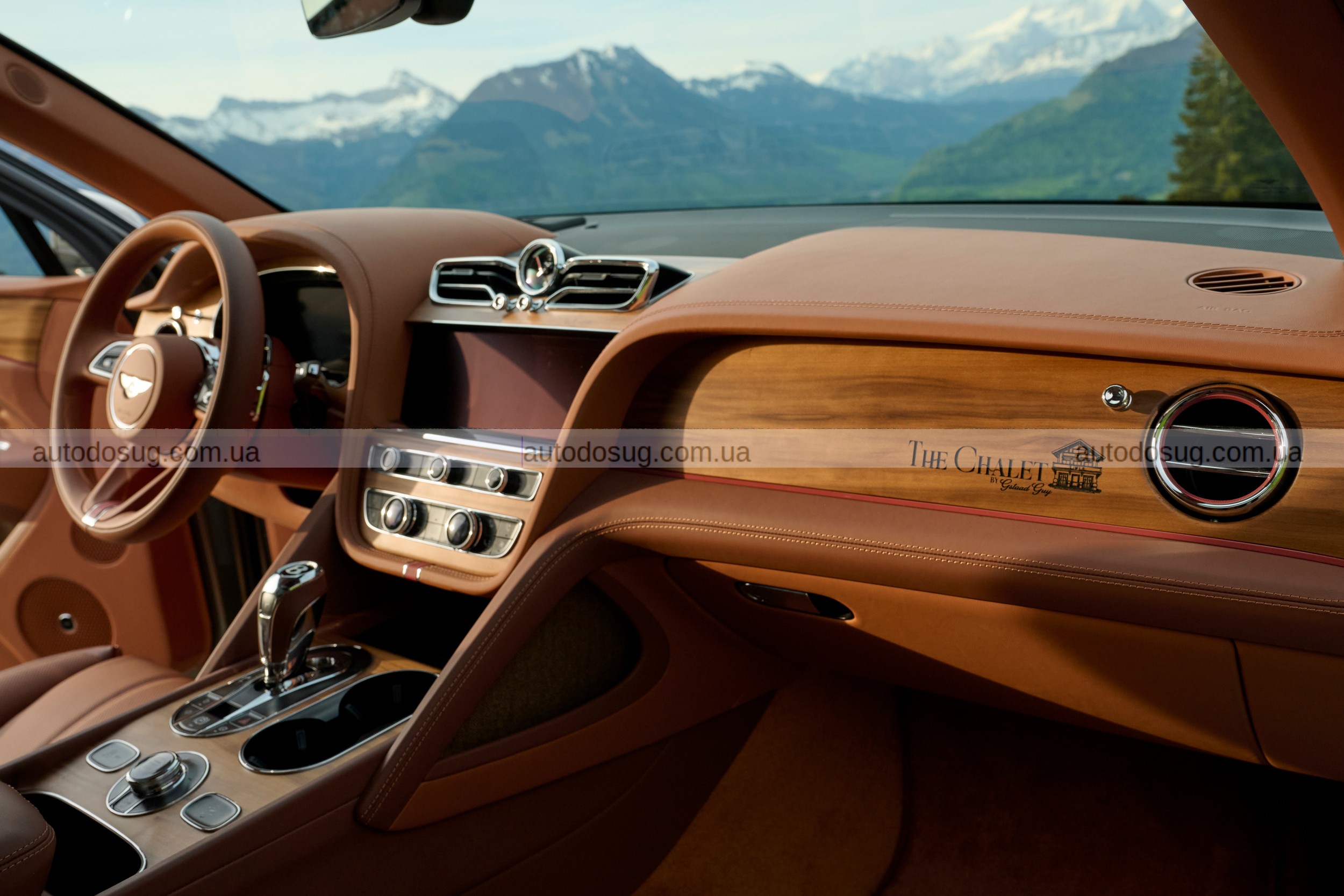 Фото до матеріалу: Bentley представила нову спецверсію Bentayga Chalet Edition у співпраці з Gstaad Guy