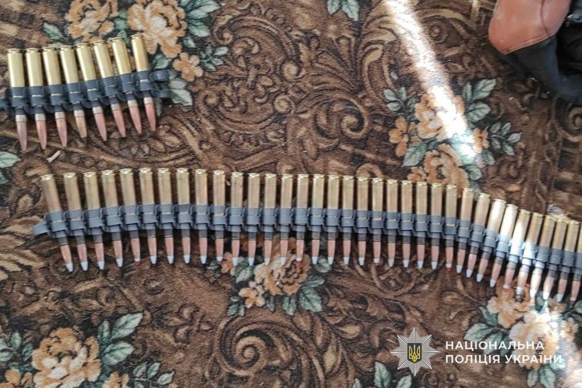 Фото до матеріалу: У Теребовлі поліцейські вилучили 75 патронів у жителя Іванівської громади