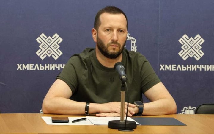 Фото до матеріалу: Унаслідок ранкової атаки росіян на Хмельниччині пошкоджено будинки